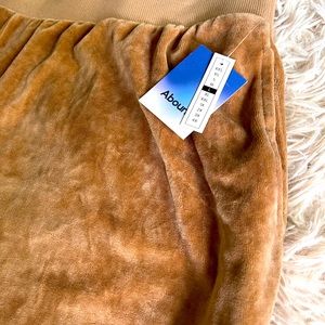 NWT womens L abound velour joggers